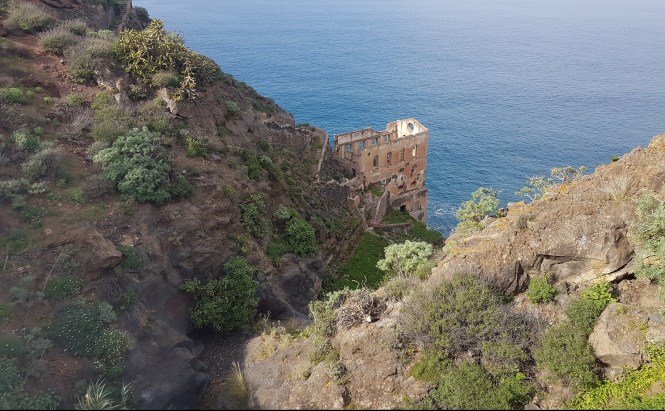 Gammal ångstation för båtar och bevattning