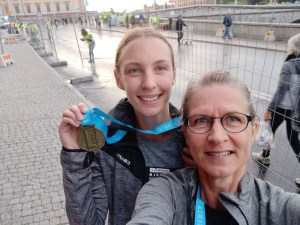 Olivia och Pia af Rolén klarade halvmaran